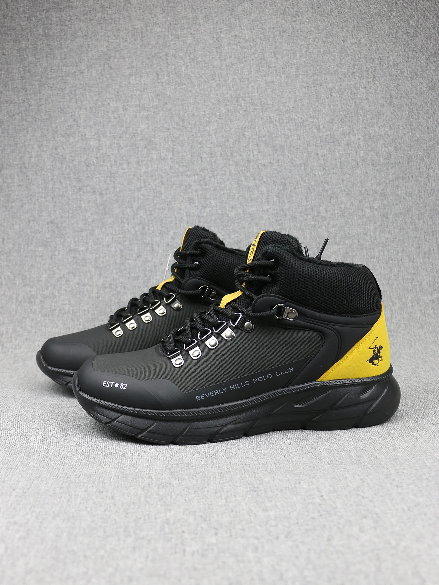 Мужские осенне-зимние кроссовки на флисовой подкладке, средней высоты, из хлопка, легкие, мягкие, в стиле ретро, универсальные, спортивные, повседневные.
Мужские осенне-зимние кроссовки на флисовой подкладке, средней высоты, из хлопка, легкие, мягкие, в стиле ретро, универсальные, спортивные, повседневные.