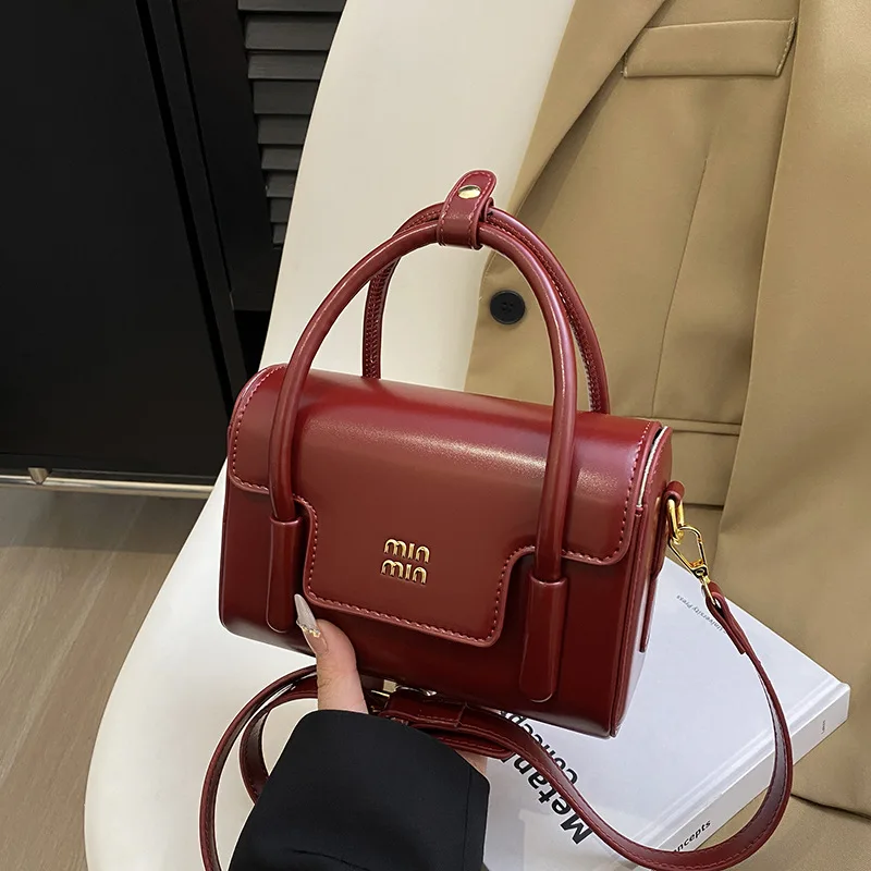 Luxury Waxed Leather Square Bag for Women New Vintage High-End Handheld Purse Shoulder & Crossbody Bag
Luxury Waxed Leather Square Bag for Women New Vintage High-End Handheld Purse Shoulder & Crossbody Bag