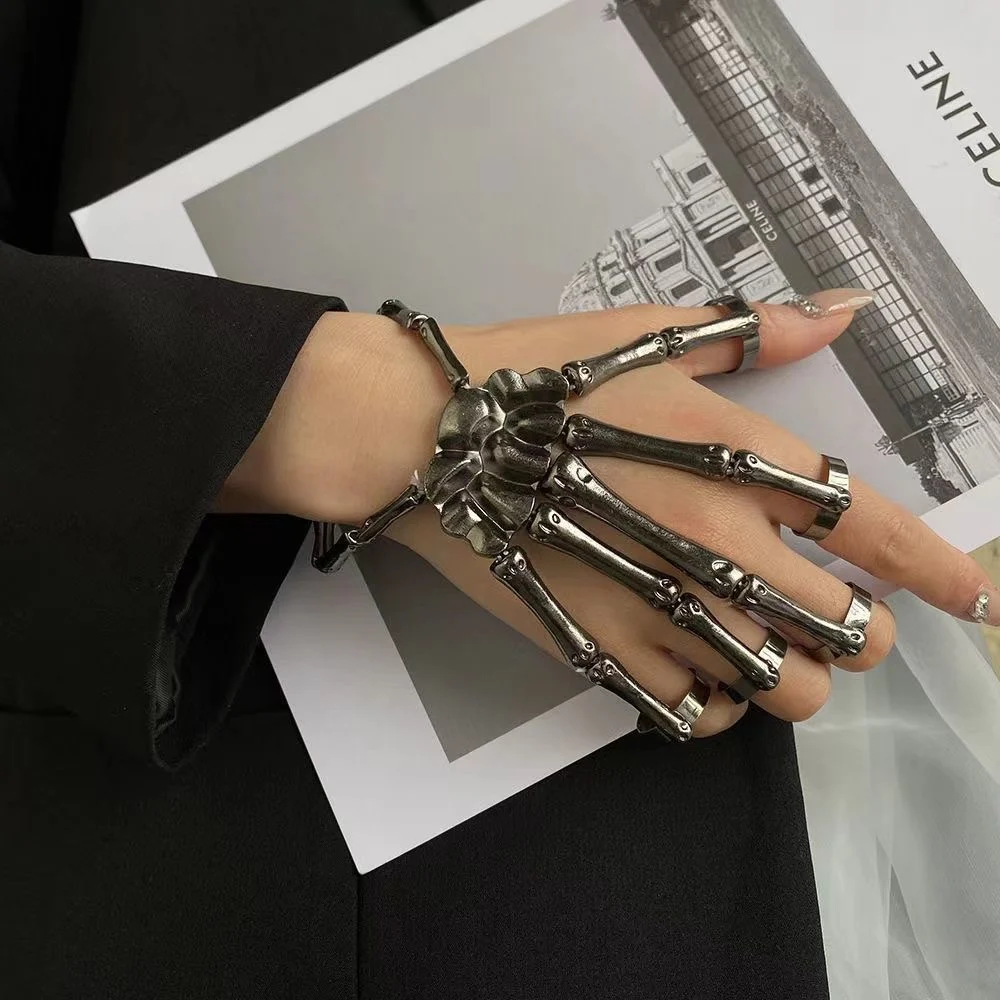 Браслет с изображением черепа и скелета, регулируемый, открытый дизайн, в тематике Хэллоуина, модный аксессуар для мужчин и женщин, парные украшения.
Браслет с изображением черепа и скелета, регулируемый, открытый дизайн, в тематике Хэллоуина, модный аксессуар для мужчин и женщин, парные украшения.