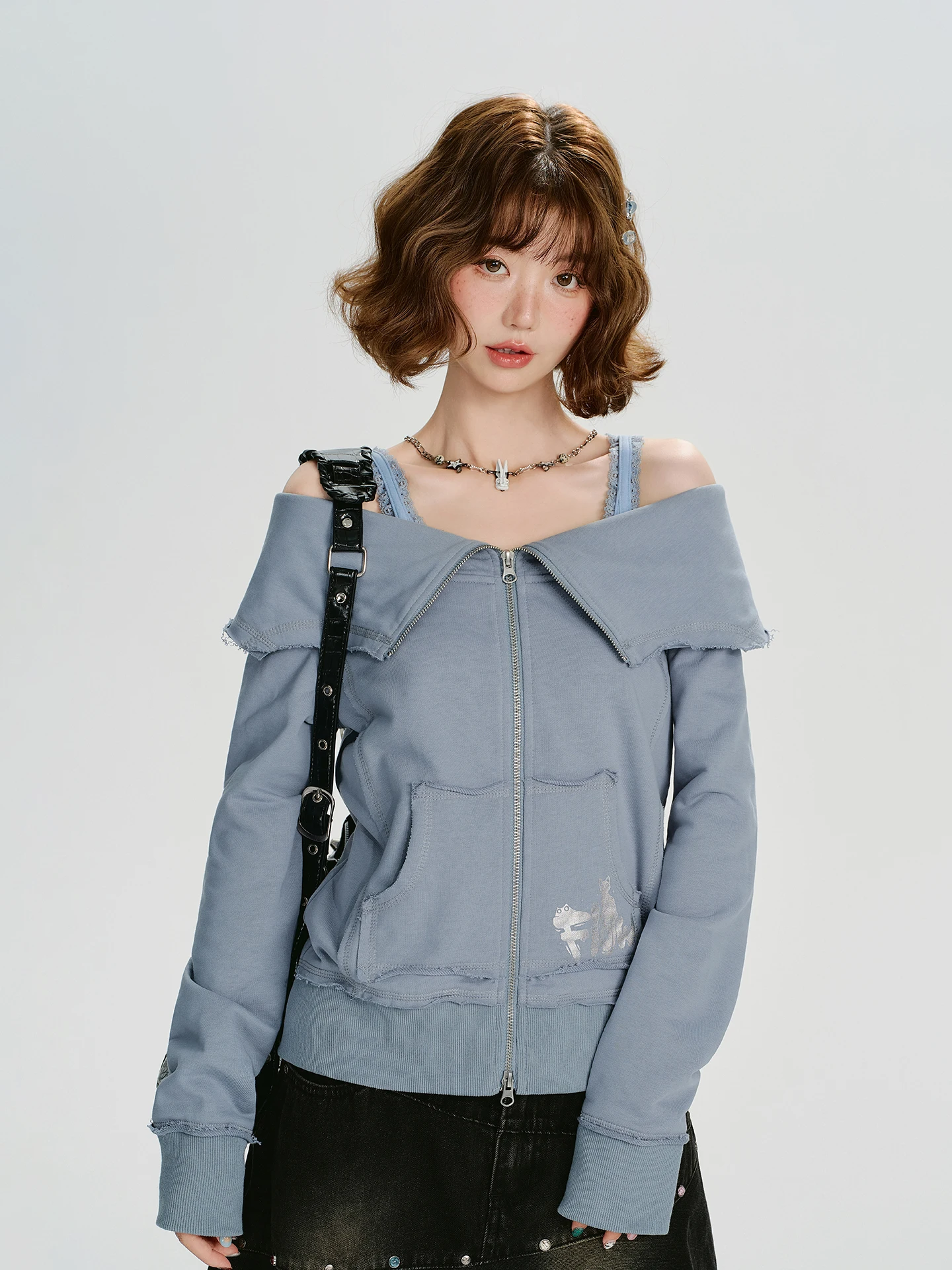 Girly American Retro oulder-baring Sweatirt Jaet Women's Loose Top Design Sensation Autumn New Sle High Collar
Girly American Retro oulder-baring Sweatirt Jaet Women's Loose Top Design Sensation Autumn New Sle High Collar