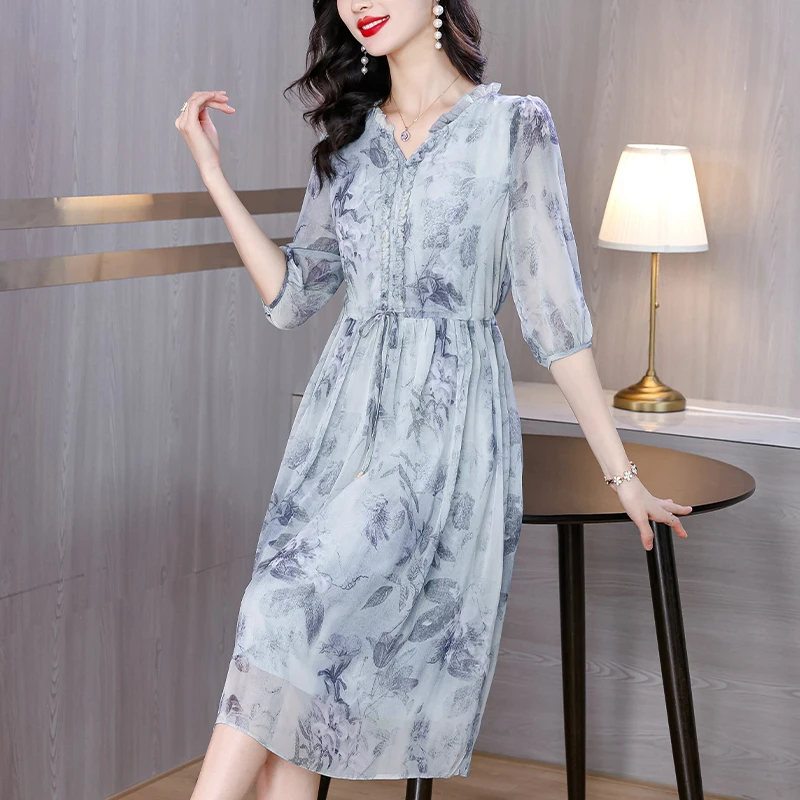 2024 New Silk Fragmented Flower Dress for Spring and Summer Women's High end Exquisite Slimming Style Slimming Knee Length Skirt
2024 New Silk Fragmented Flower Dress for Spring and Summer Women's High end Exquisite Slimming Style Slimming Knee Length Skirt