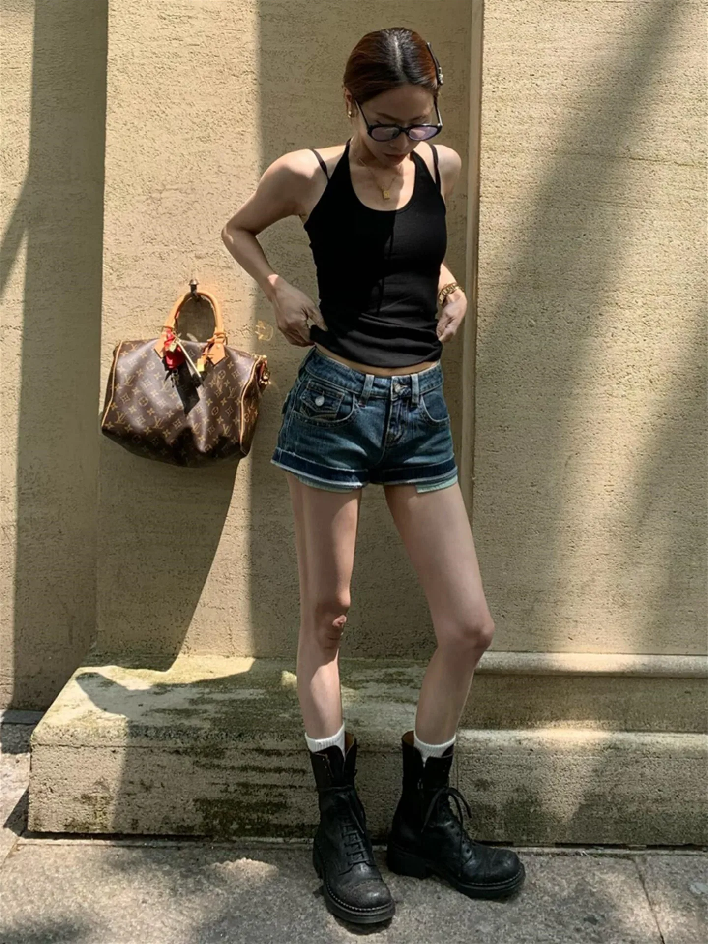 Low-Waist Embroidered Denim Shorts Women's Slimming Hot Pants Summer Street Style Design Sensation Bodycon Shorts Cotton Blend
Low-Waist Embroidered Denim Shorts Women's Slimming Hot Pants Summer Street Style Design Sensation Bodycon Shorts Cotton Blend