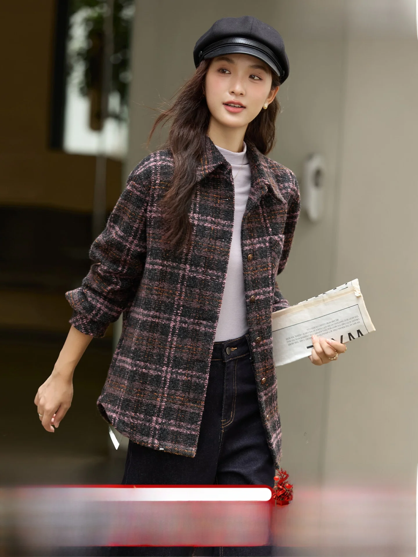 Женское шерстяное пальто в клетку свободного кроя с отложным воротником, длинными рукавами, повседневное, из смесового полиэстера, зимнее, новинка
Женское шерстяное пальто в клетку свободного кроя с отложным воротником, длинными рукавами, повседневное, из смесового полиэстера, зимнее, новинка