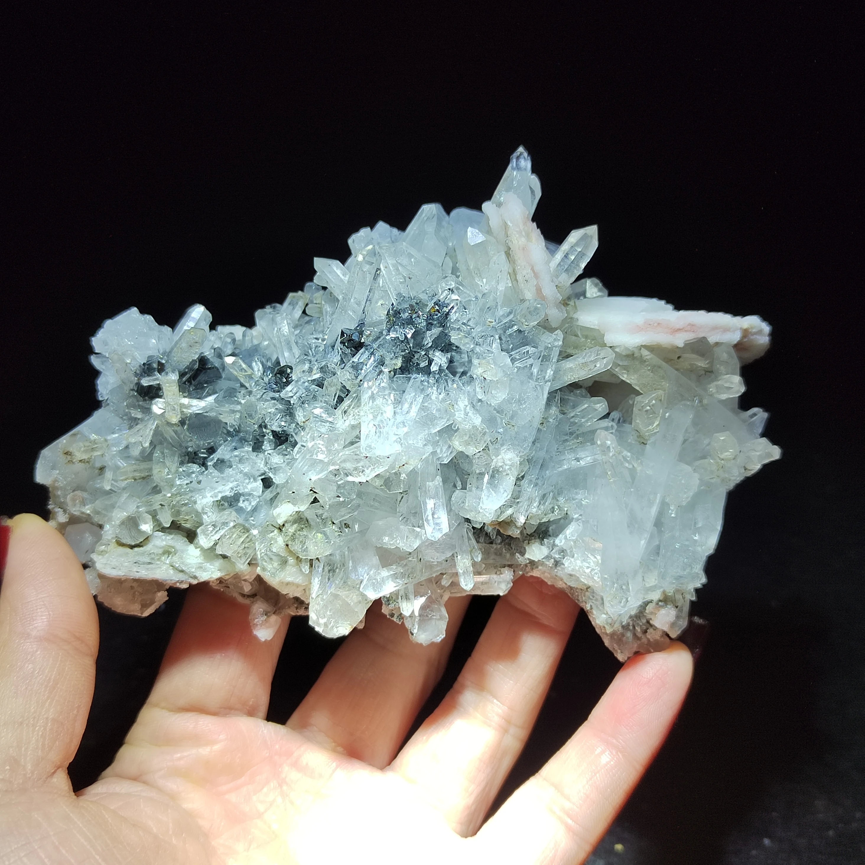 310.8gNatural white crystal cluster and wolframite, calcite symbiotic minerals repair energy, home decoration CRYSTAL QUARTZ GEM
310.8gNatural white crystal cluster and wolframite, calcite symbiotic minerals repair energy, home decoration CRYSTAL QUARTZ GEM