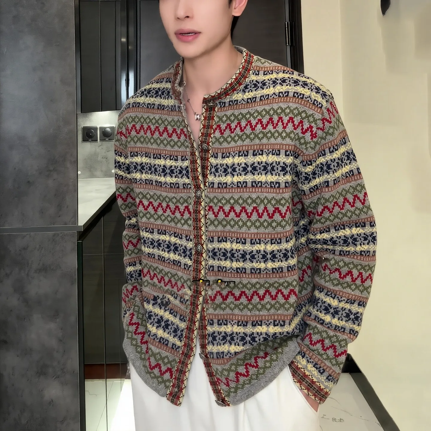 Мужской вязаный кардиган на осень-зиму с геометрическим узором, винтажный, теплый, повседневный, с длинными рукавами
Мужской вязаный кардиган на осень-зиму с геометрическим узором, винтажный, теплый, повседневный, с длинными рукавами
