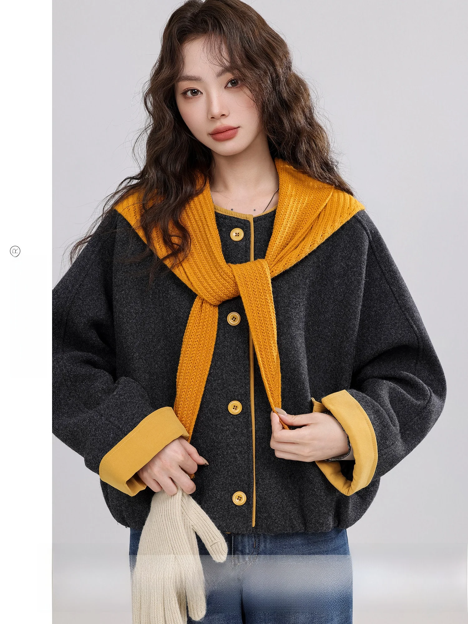 Шикарное корейское шерстяное пальто с круглым вырезом и цветовыми блоками для женщин, новинка зимы, с подплечниками, длинными рукавами, удобное для повседневной носки
Шикарное корейское шерстяное пальто с круглым вырезом и цветовыми блоками для женщин, новинка зимы, с подплечниками, длинными рукавами, удобное для повседневной носки