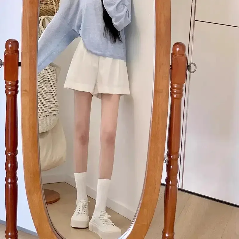 Women's Summer High Waist Wide Leg A-line Casual Shorts Loose Solid Color Sports Trousers
Women's Summer High Waist Wide Leg A-line Casual Shorts Loose Solid Color Sports Trousers