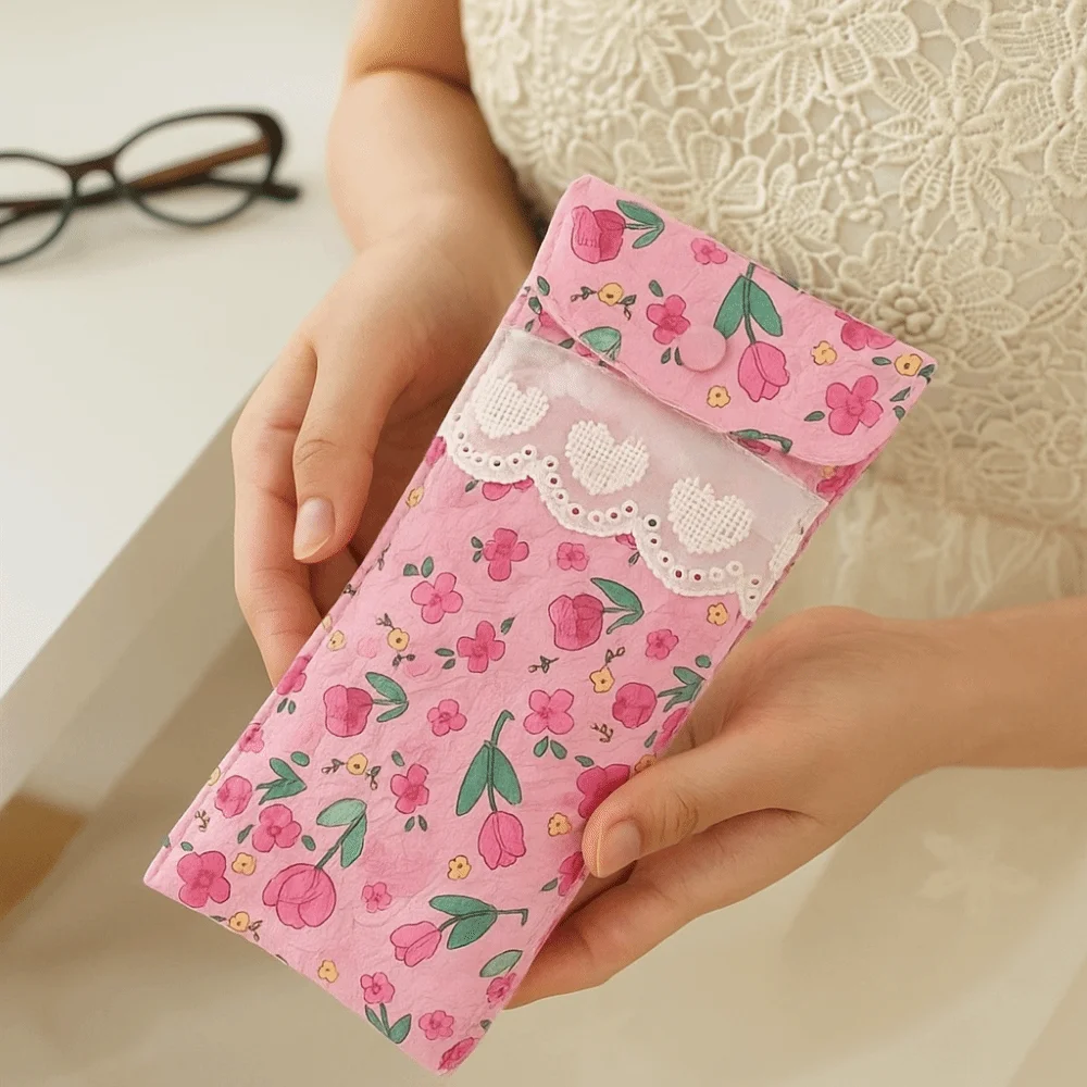 Korean Style Cotton Glasses Storage Bag Lace Heart Sweet Cute Pencil Case Multi-Functional Sunglasses Pouch Lipstick Bag Student
Korean Style Cotton Glasses Storage Bag Lace Heart Sweet Cute Pencil Case Multi-Functional Sunglasses Pouch Lipstick Bag Student