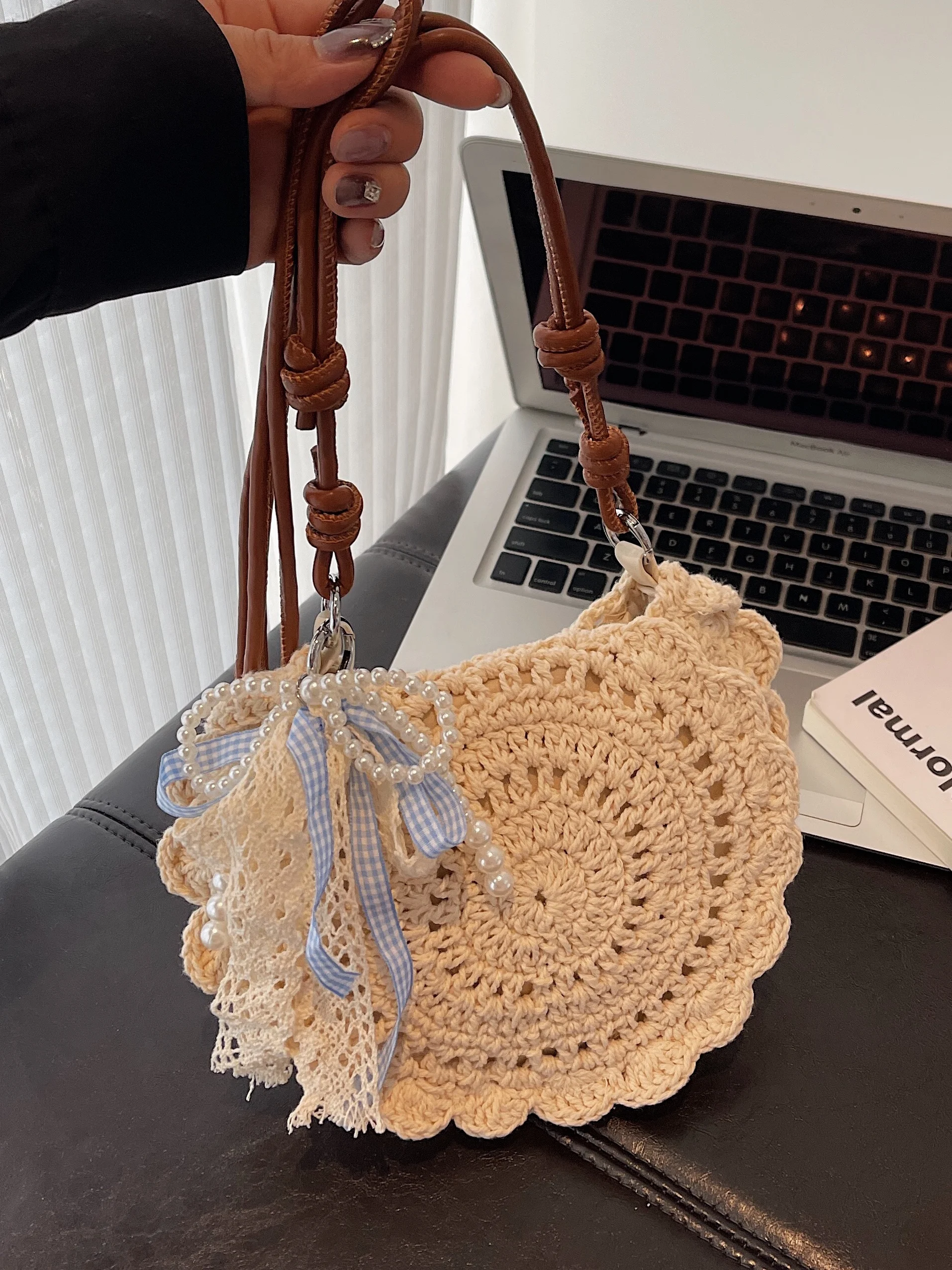 2026 New Fashion Small Weave Straw Basket Bag Women's Beach Sand Bag Single Shoulder Slant Cross Commute Mobile Phone Bag
2026 New Fashion Small Weave Straw Basket Bag Women's Beach Sand Bag Single Shoulder Slant Cross Commute Mobile Phone Bag