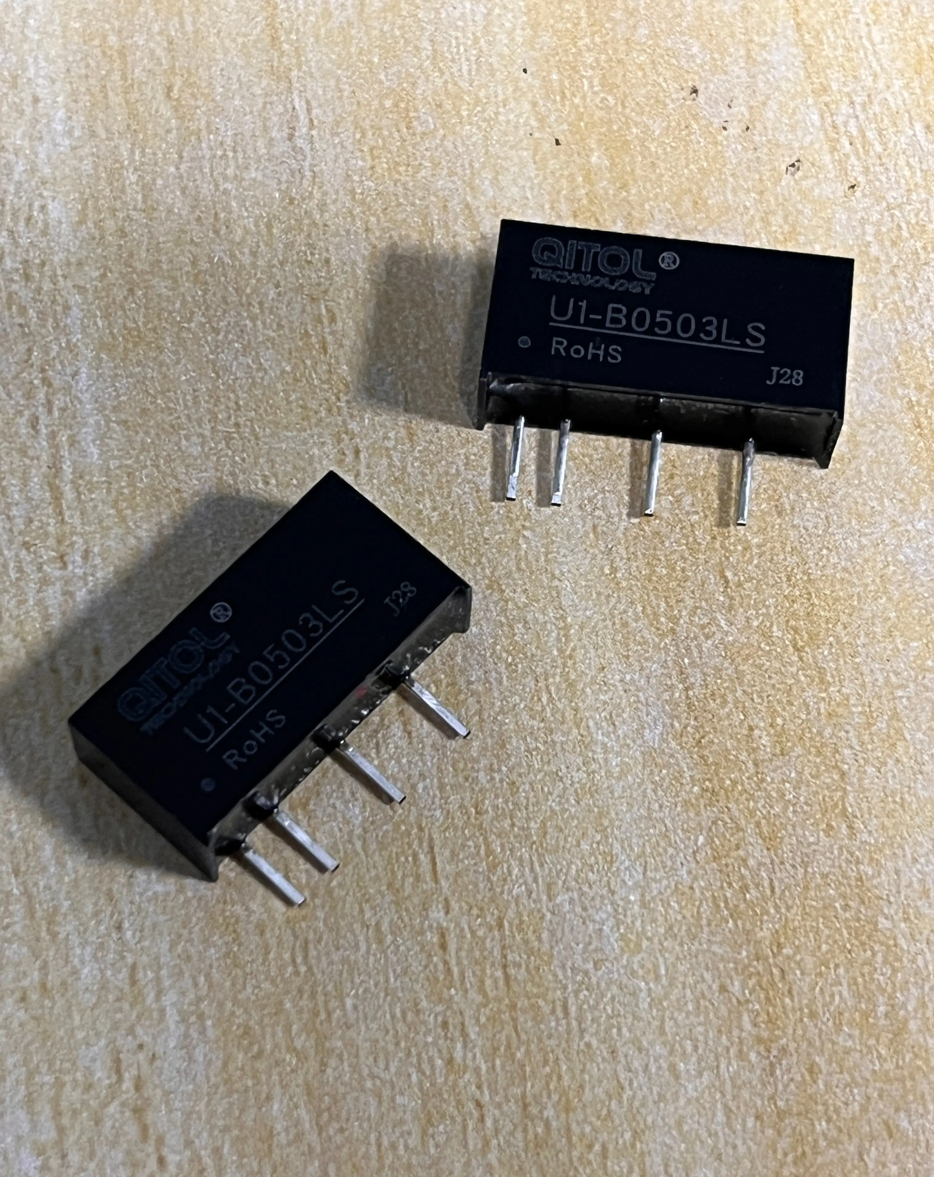 1W U1-B0503LS-1WR3 Miniature DC-DC Power Converter 5V TO 3.3VDC Step-Down Switching Disconnector Module Isolated DC-DC Power
1W U1-B0503LS-1WR3 Miniature DC-DC Power Converter 5V TO 3.3VDC Step-Down Switching Disconnector Module Isolated DC-DC Power