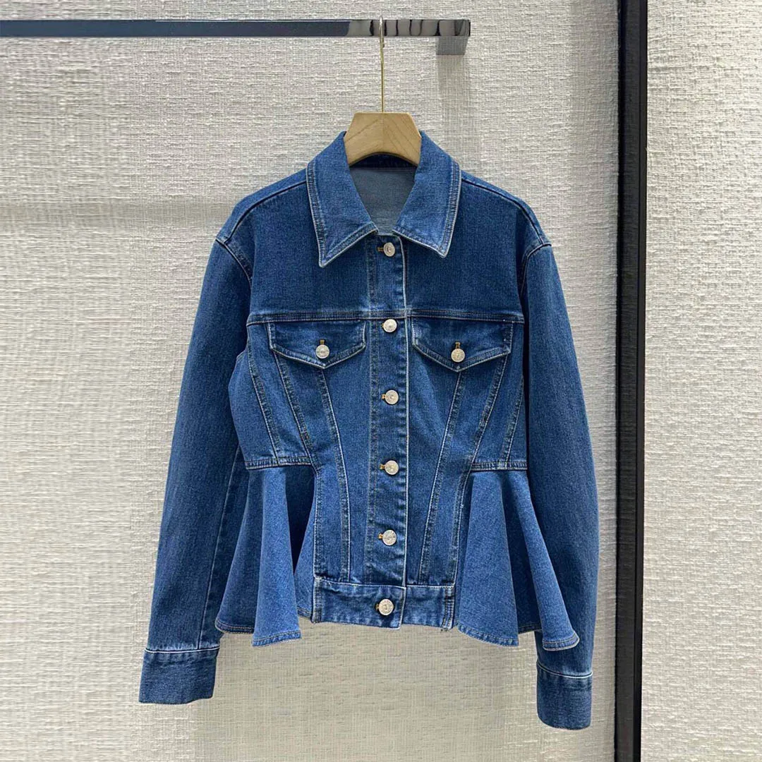 2024 New Spring Fashion Blue Denim Jacket Women Lapel Long Sleeve Fish Tail Splicing Front Pockets Vintage Slim Coat
2024 New Spring Fashion Blue Denim Jacket Women Lapel Long Sleeve Fish Tail Splicing Front Pockets Vintage Slim Coat