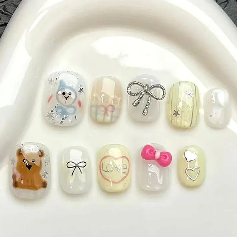 10PCS Short Square Round Press on Nails Glossy Cute Hand-drawn Cartoon Patterns Sweet Bowknot Ins Style Wearable Fake Nails
10PCS Short Square Round Press on Nails Glossy Cute Hand-drawn Cartoon Patterns Sweet Bowknot Ins Style Wearable Fake Nails