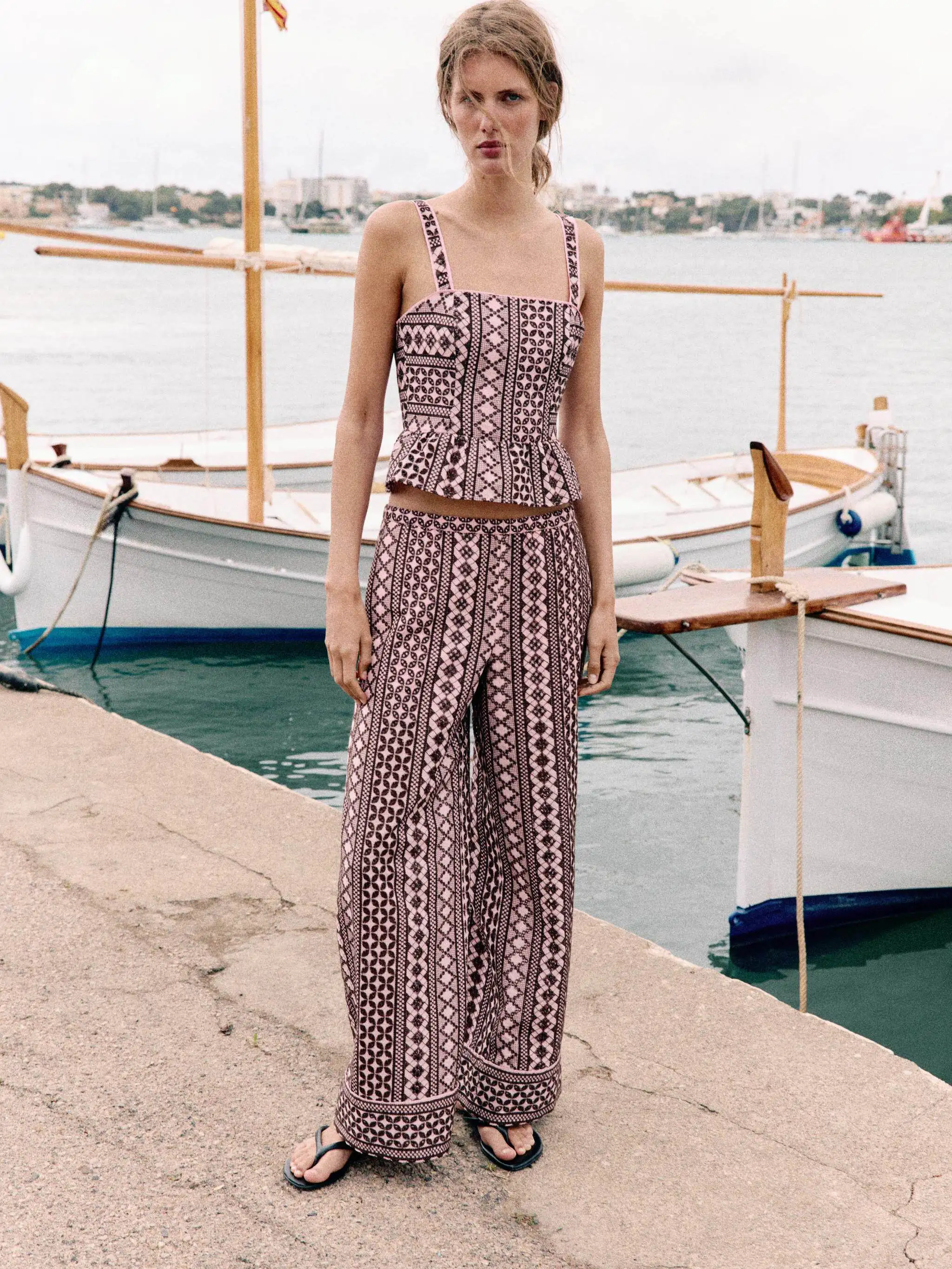 New Summer Women's Wide Leg Pants And Strap Tops Fashionable Chinese Style Clothing for Women in Their Late Twenties
New Summer Women's Wide Leg Pants And Strap Tops Fashionable Chinese Style Clothing for Women in Their Late Twenties