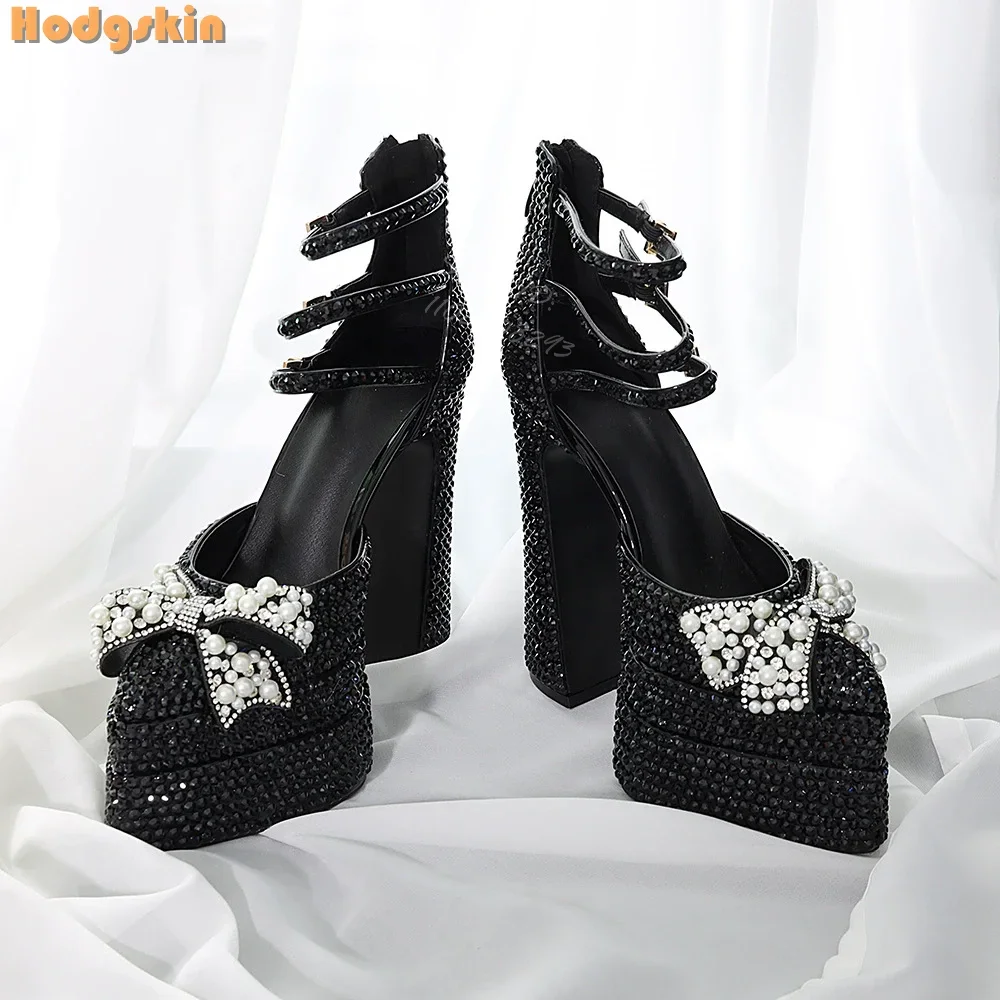 Милые туфли-лодочки с острым носком и кристаллами, украшенные стразами и пряжками, ремешки Мэри Джейн, новинка 2025, летние женские модельные туфли на массивном каблуке
Милые туфли-лодочки с острым носком и кристаллами, украшенные стразами и пряжками, ремешки Мэри Джейн, новинка 2025, летние женские модельные туфли на массивном каблуке