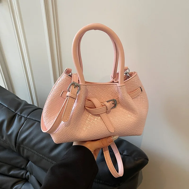 Повседневная сумка через плечо, свежая женская сумка через плечо, минималистичная сумка-тоут с верхней ручкой, универсальная сумка «день-ночь», текстурированная сумка-слинг
Повседневная сумка через плечо, свежая женская сумка через плечо, минималистичная сумка-тоут с верхней ручкой, универсальная сумка «день-ночь», текстурированная сумка-слинг