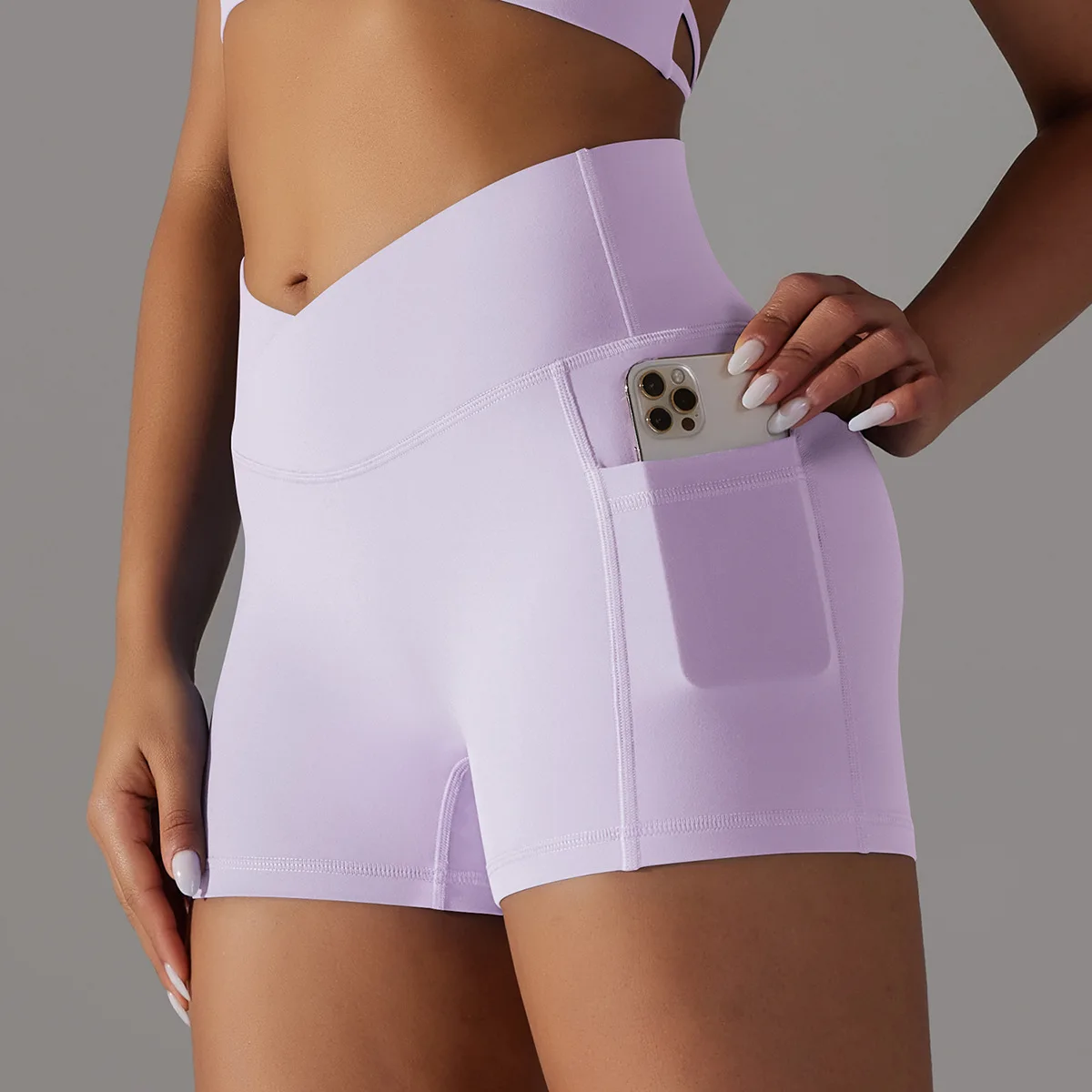 Soft solid color yoga shorts with high waist, tight fitting, and hip lifting for women's fitness
Soft solid color yoga shorts with high waist, tight fitting, and hip lifting for women's fitness