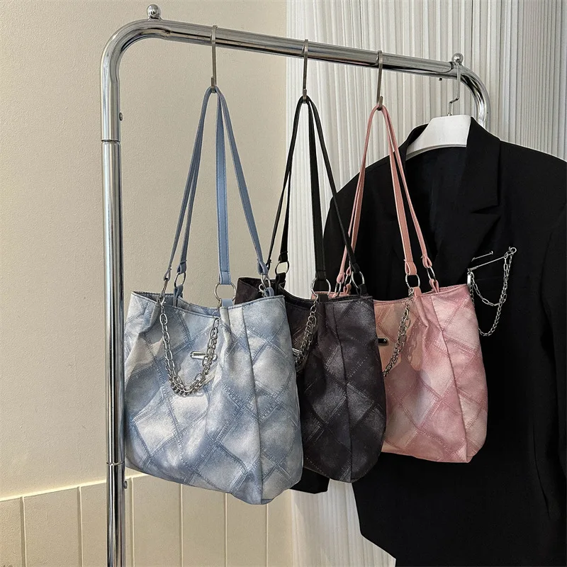 College Students Tote Bag New Trend Large Capacity Fashion Simple Personality Shoulder Bag Women's Work Commuting Handbag
College Students Tote Bag New Trend Large Capacity Fashion Simple Personality Shoulder Bag Women's Work Commuting Handbag