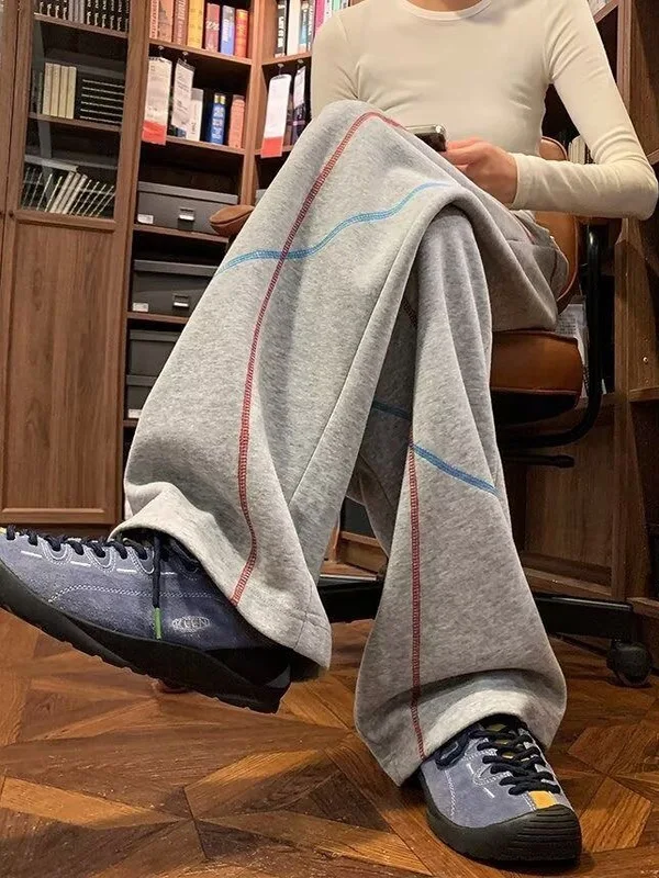 Американские спортивные брюки свободного кроя для весны и осени, повседневные прямые длинные брюки, молодежные модные трендовые из хлопка и полиэстера
Американские спортивные брюки свободного кроя для весны и осени, повседневные прямые длинные брюки, молодежные модные трендовые из хлопка и полиэстера