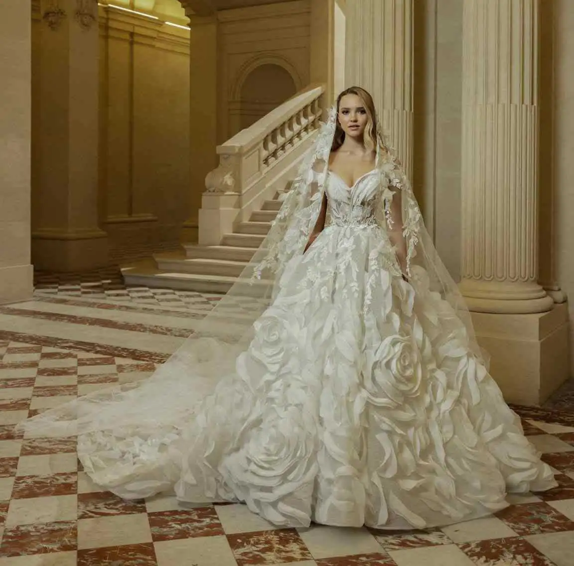 Новые свадебные платья Кружевное платье для выпускного вечера с цветочным принтом Платье невесты Милая аппликация Свадебное платье со шлейфом Robes De Mariée по индивидуальному заказу
Новые свадебные платья Кружевное платье для выпускного вечера с цветочным принтом Платье невесты Милая аппликация Свадебное платье со шлейфом Robes De Mariée по индивидуальному заказу