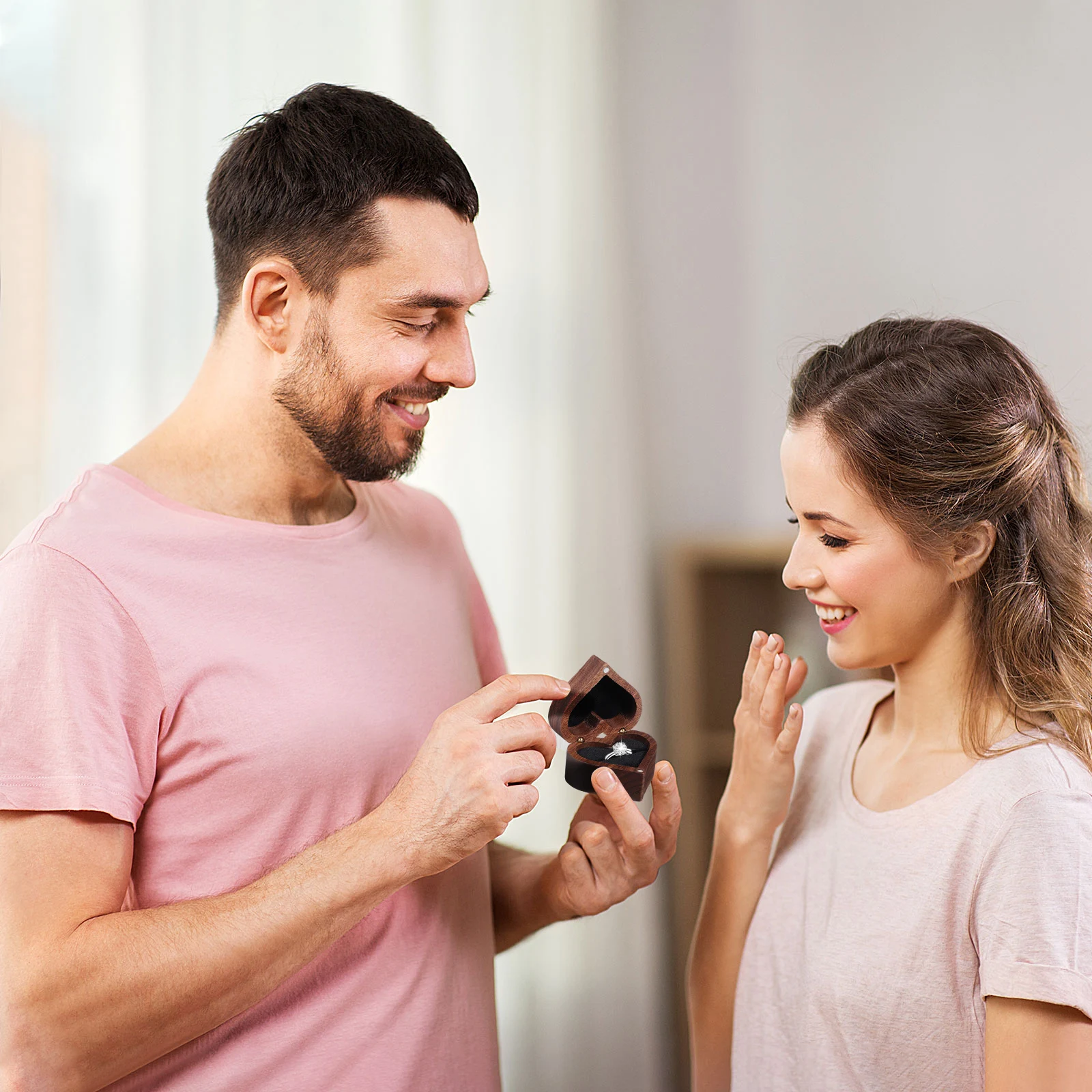 Деревянная шкатулка для колец в форме сердца, премиальное качество, для хранения ювелирных изделий, подарочная упаковка для свадьбы и годовщины, деревянная шкатулка для колец
Деревянная шкатулка для колец в форме сердца, премиальное качество, для хранения ювелирных изделий, подарочная упаковка для свадьбы и годовщины, деревянная шкатулка для колец