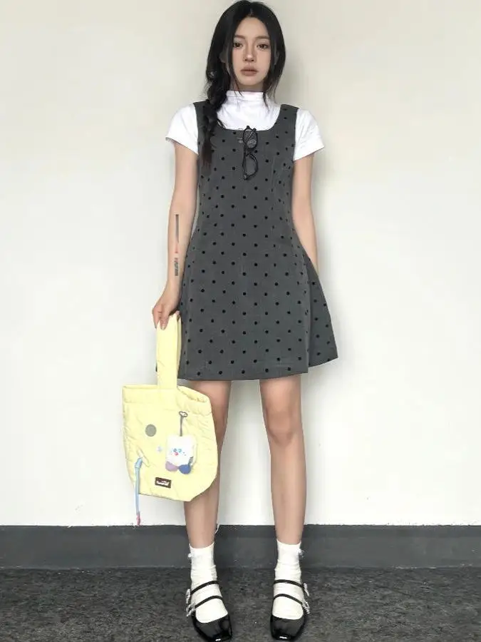 Retro Korean Grey Polka Dot Dress with Waist Cinching Sleeveless Flounce Hem Short Skirt for Young Women Summer Season
Retro Korean Grey Polka Dot Dress with Waist Cinching Sleeveless Flounce Hem Short Skirt for Young Women Summer Season