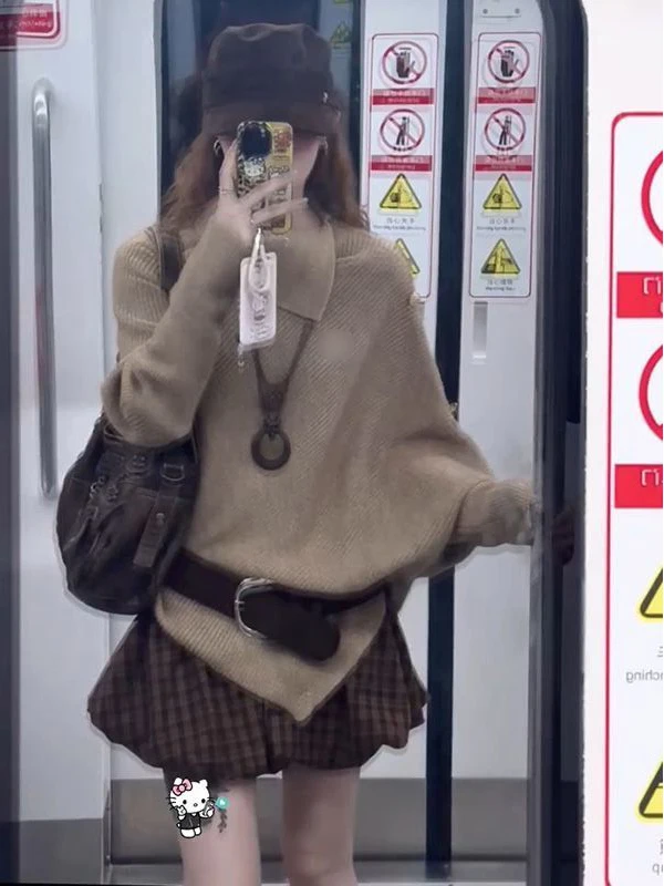 Autumn Winter High Collar Brown Batwing Sleeve Sweater Student Overhead Cowl Design Sweater Coat Regular Sleeve Long Sweater
Autumn Winter High Collar Brown Batwing Sleeve Sweater Student Overhead Cowl Design Sweater Coat Regular Sleeve Long Sweater