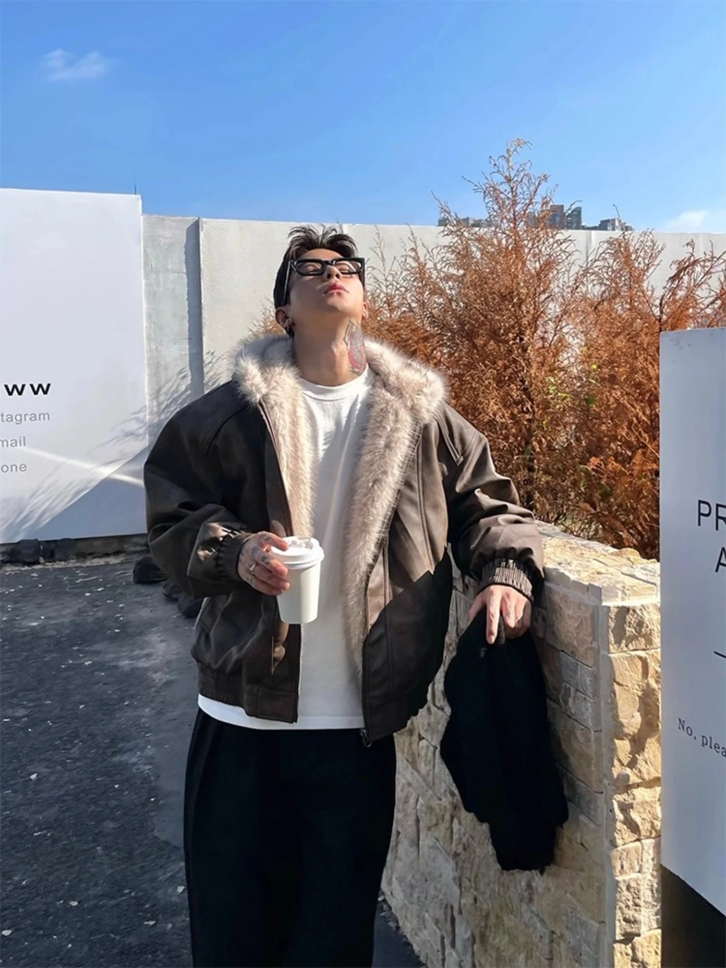 Мужская зимняя теплая куртка из хлопка с замшевым воротником и меховой отделкой в стиле ретро-американского деконструированного дизайна
Мужская зимняя теплая куртка из хлопка с замшевым воротником и меховой отделкой в стиле ретро-американского деконструированного дизайна