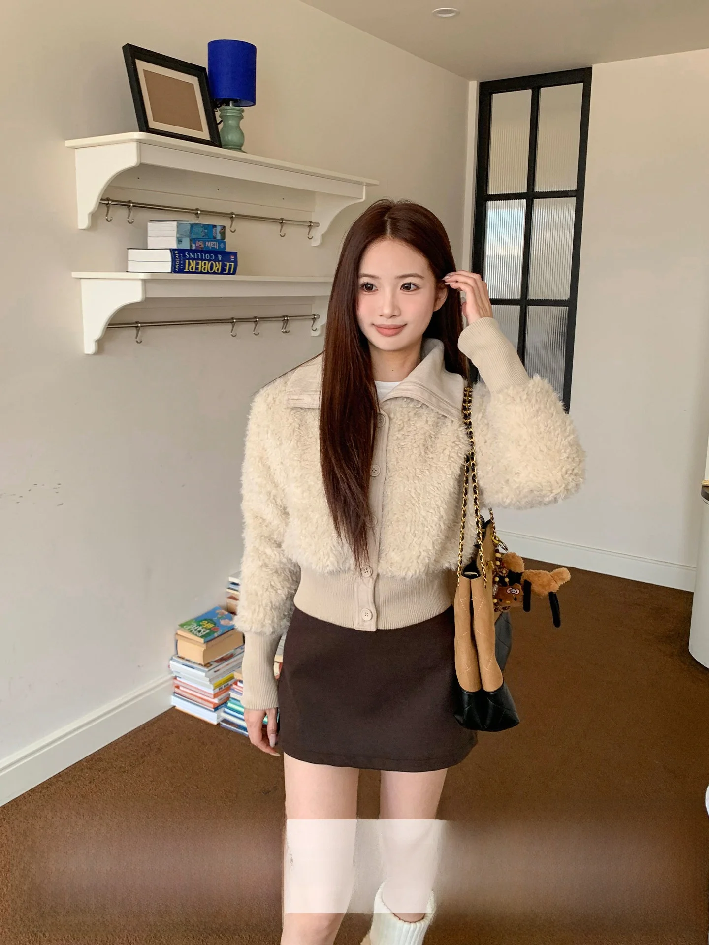 Женская зимняя короткая куртка из овечьей шерсти Orange Tree, приталенная, с воротником-стойкой, пушистая, в корейском стиле
Женская зимняя короткая куртка из овечьей шерсти Orange Tree, приталенная, с воротником-стойкой, пушистая, в корейском стиле