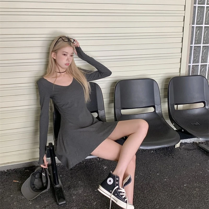 Early autumn dress for hot girls, waist-cinching, slimming, long-sleeved, for petite figuresaNew style gray skirt with an elegan
Early autumn dress for hot girls, waist-cinching, slimming, long-sleeved, for petite figuresaNew style gray skirt with an elegan