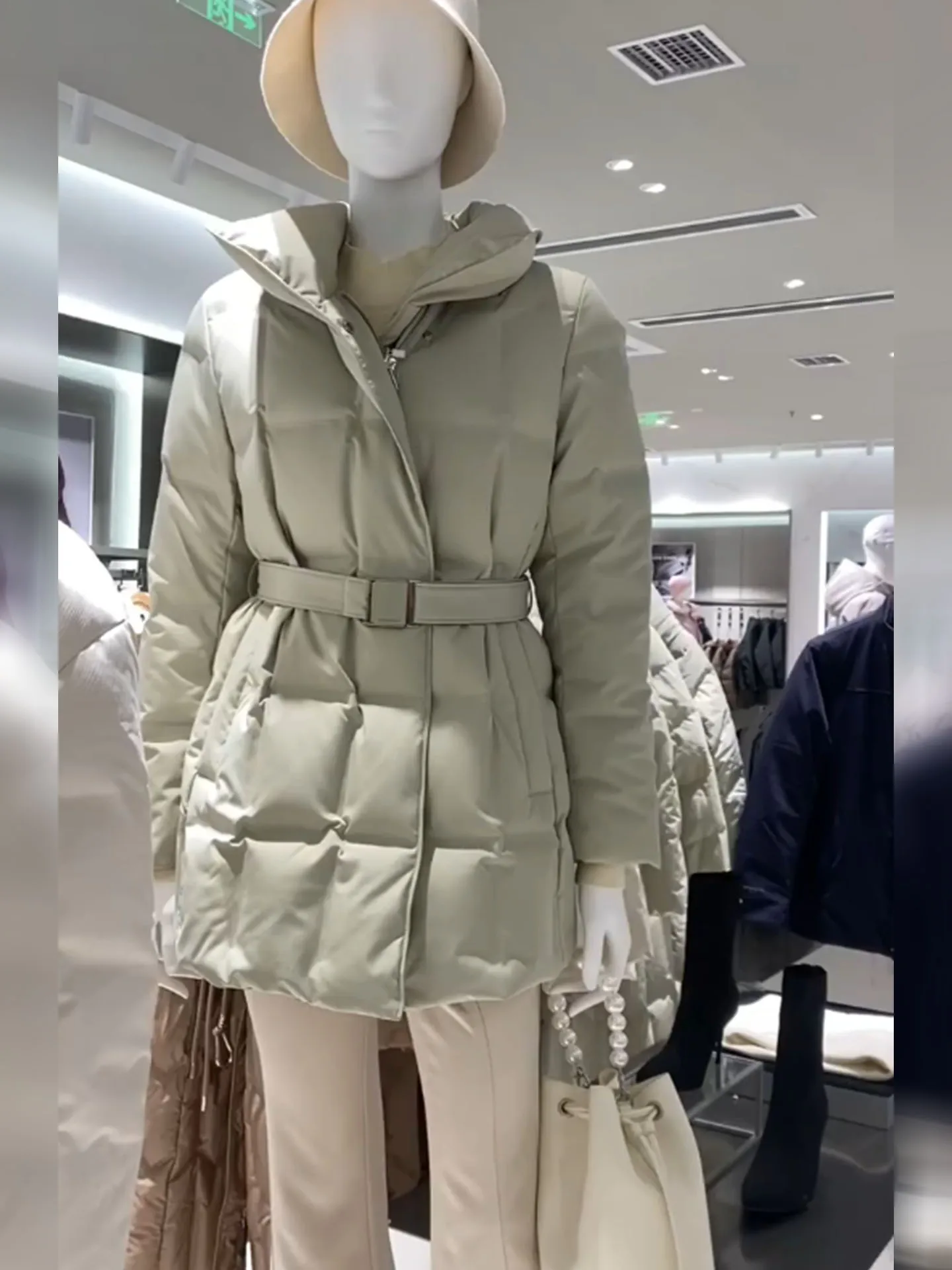 Уникальная женская утепленная теплая верхняя одежда с эффектом утягивания талии для зимы 2025, повседневный крой, для поездок на работу
Уникальная женская утепленная теплая верхняя одежда с эффектом утягивания талии для зимы 2025, повседневный крой, для поездок на работу