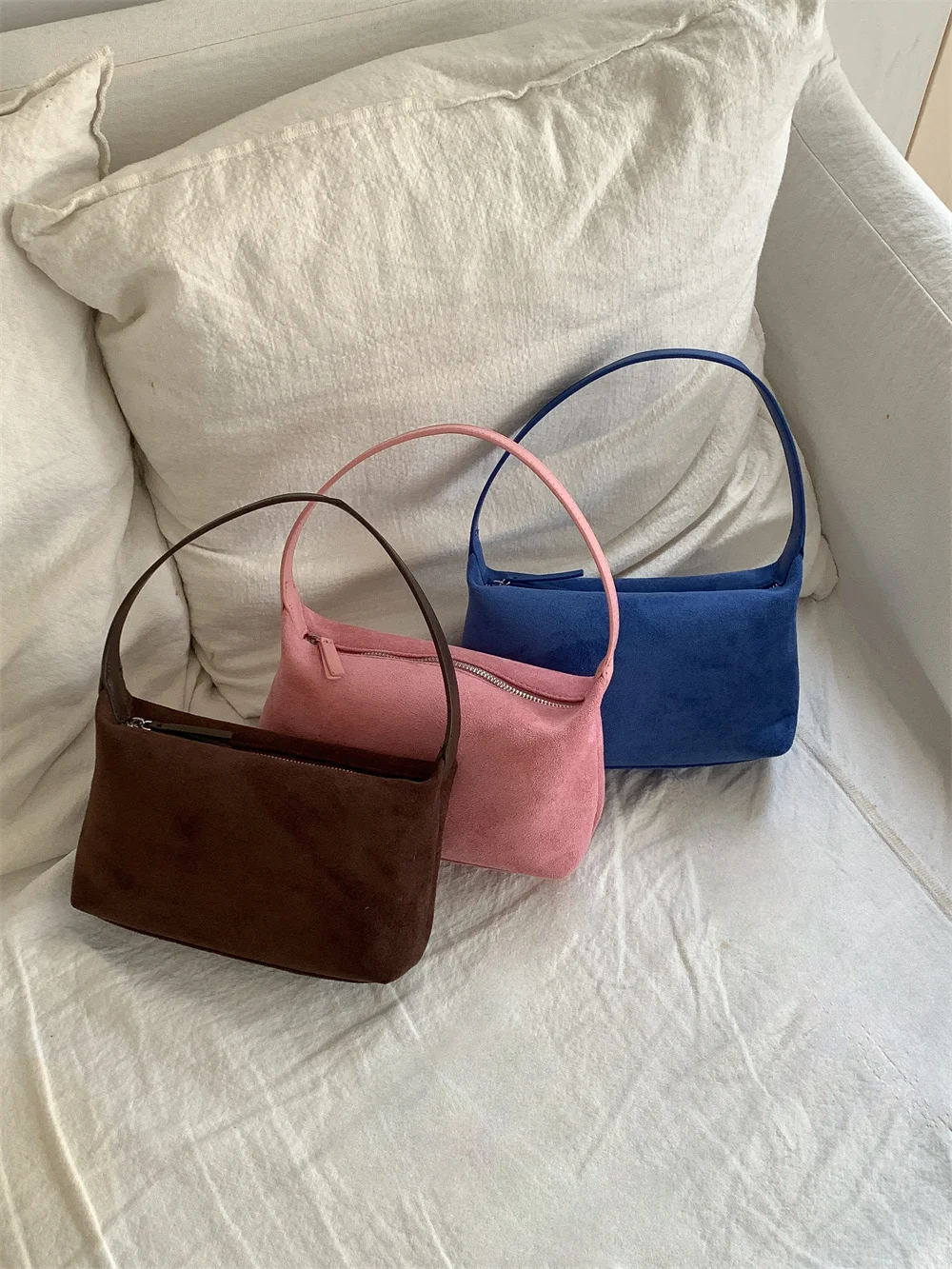 Dongda Gate Exquisite Small Square Suede Handbag Pink French Bread Bag for Women Blogger Sle Retro Artistic Pure Color
Dongda Gate Exquisite Small Square Suede Handbag Pink French Bread Bag for Women Blogger Sle Retro Artistic Pure Color