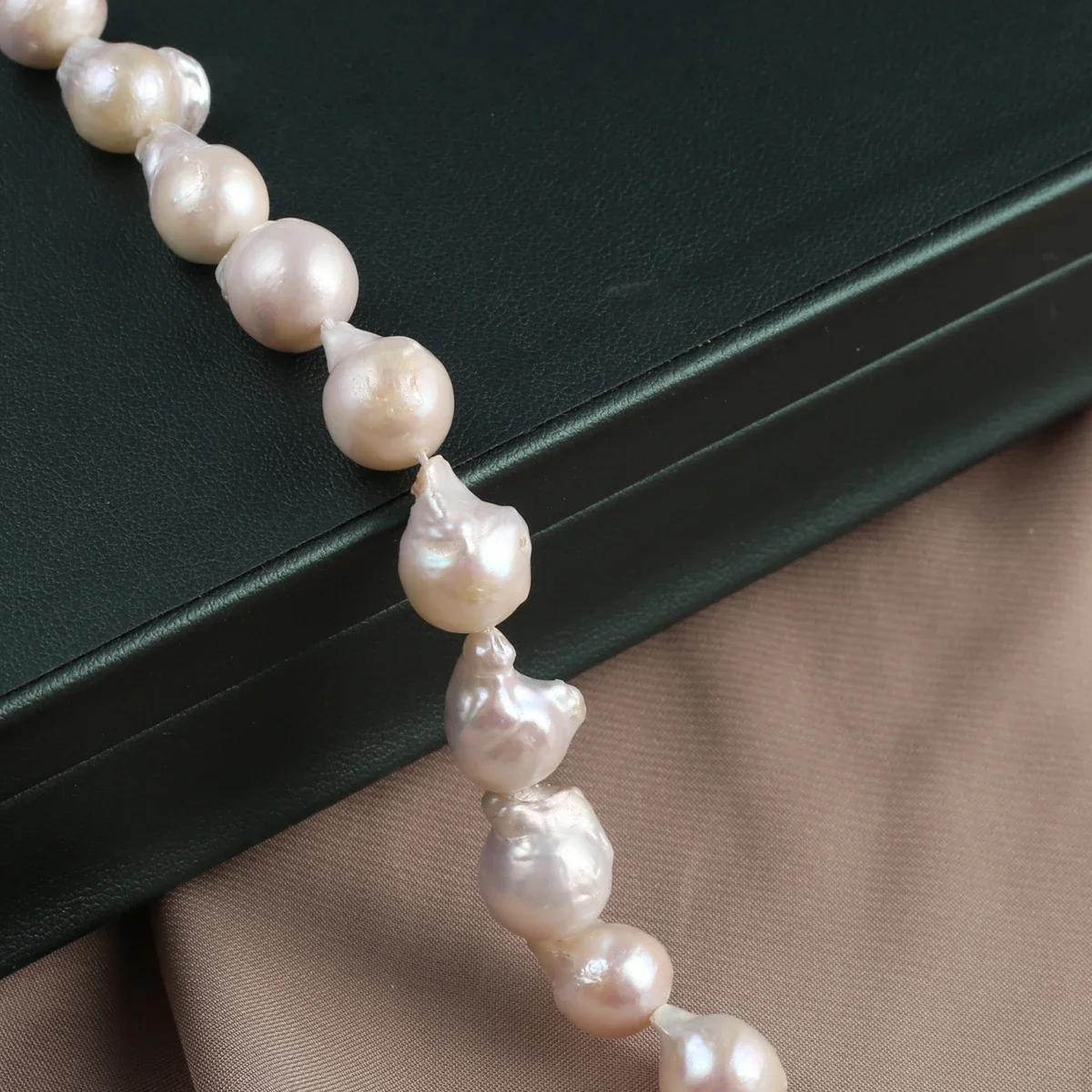 Charm Natural Pearl Alien Baroque Beads High Quality Jewelry Beads DIY Jewelry Making DIY Necklace Earrings Accessories Gift
Charm Natural Pearl Alien Baroque Beads High Quality Jewelry Beads DIY Jewelry Making DIY Necklace Earrings Accessories Gift