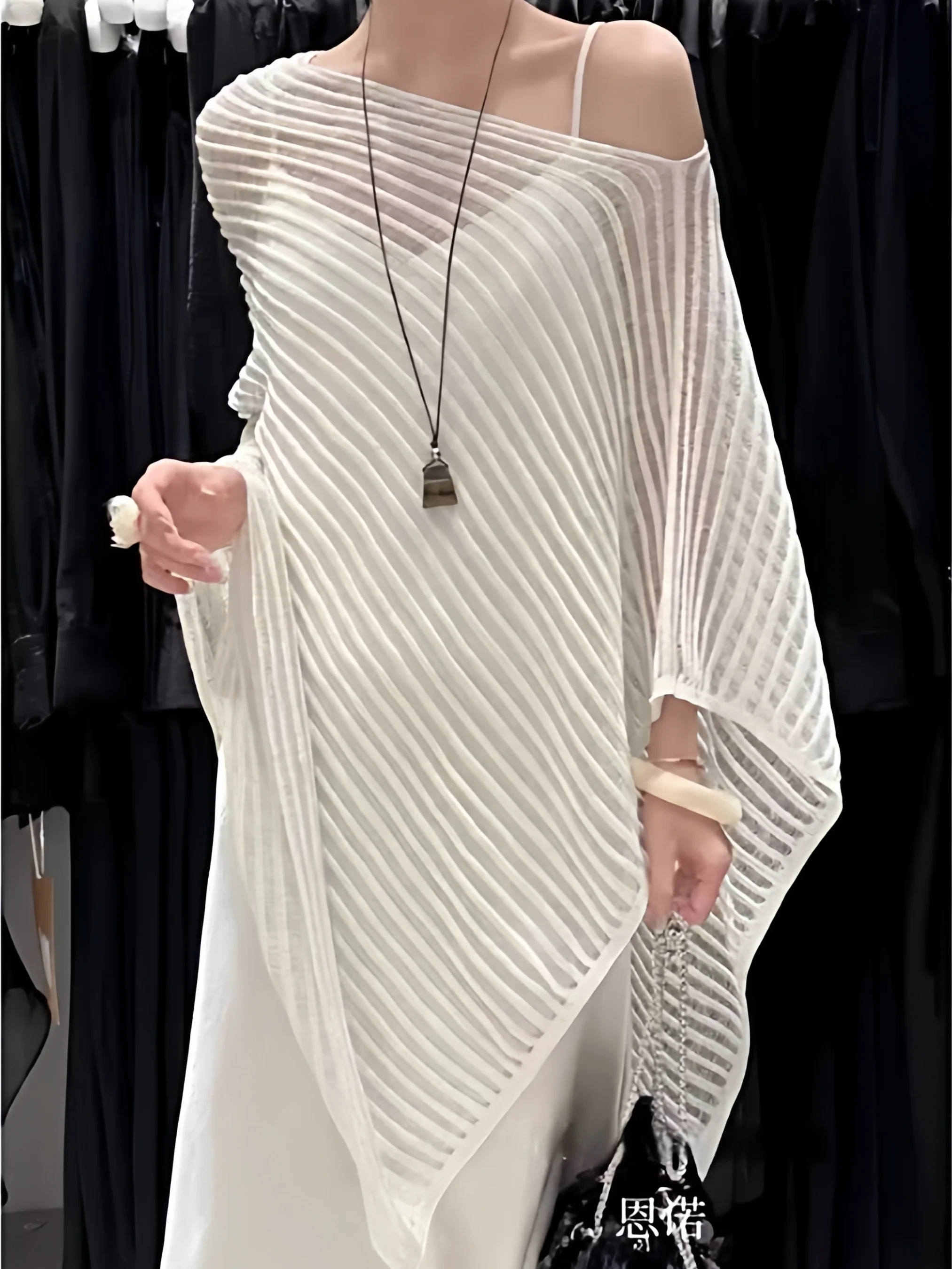 Elegant Hollow out Shoulder Women's Sun Protection Cloak 2026 New Lazy Style Layered Thin Coat Upper Body Polyester Fiber
Elegant Hollow out Shoulder Women's Sun Protection Cloak 2026 New Lazy Style Layered Thin Coat Upper Body Polyester Fiber