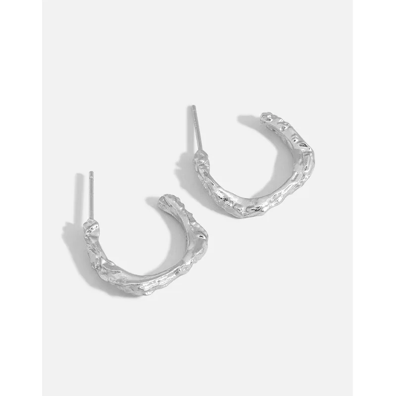 Korean version INS niche design sense, geometric irregular concave convex C-shaped texture texture S925 pure silver earrings
Korean version INS niche design sense, geometric irregular concave convex C-shaped texture texture S925 pure silver earrings