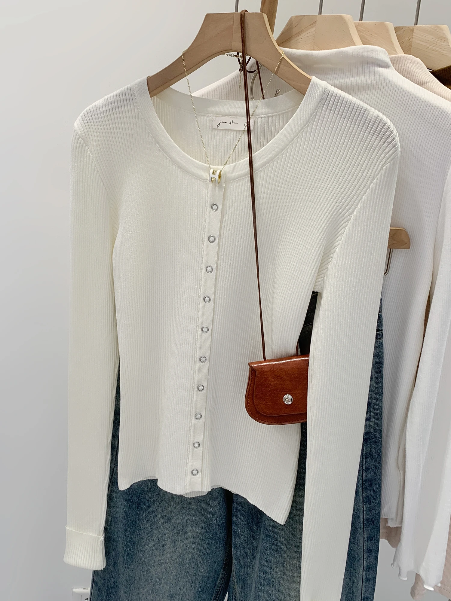 Laceel Silk Korean Style Early Autumn round Neck Long Sleeve Knitted Cardigan Women's New Fashion Top Soft Comfortable Fit Size
Laceel Silk Korean Style Early Autumn round Neck Long Sleeve Knitted Cardigan Women's New Fashion Top Soft Comfortable Fit Size