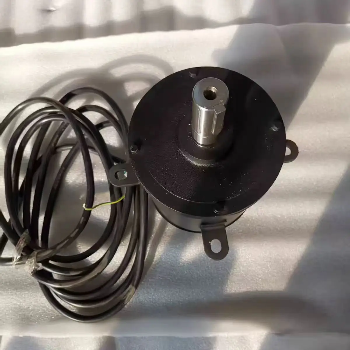 Запчасти для кондиционеров Dunham-Bush: вентиляторные двигатели для винтовых компрессоров с воздушным охлаждением (2,2 кВт, 1,3 кВт).
Запчасти для кондиционеров Dunham-Bush: вентиляторные двигатели для винтовых компрессоров с воздушным охлаждением (2,2 кВт, 1,3 кВт).