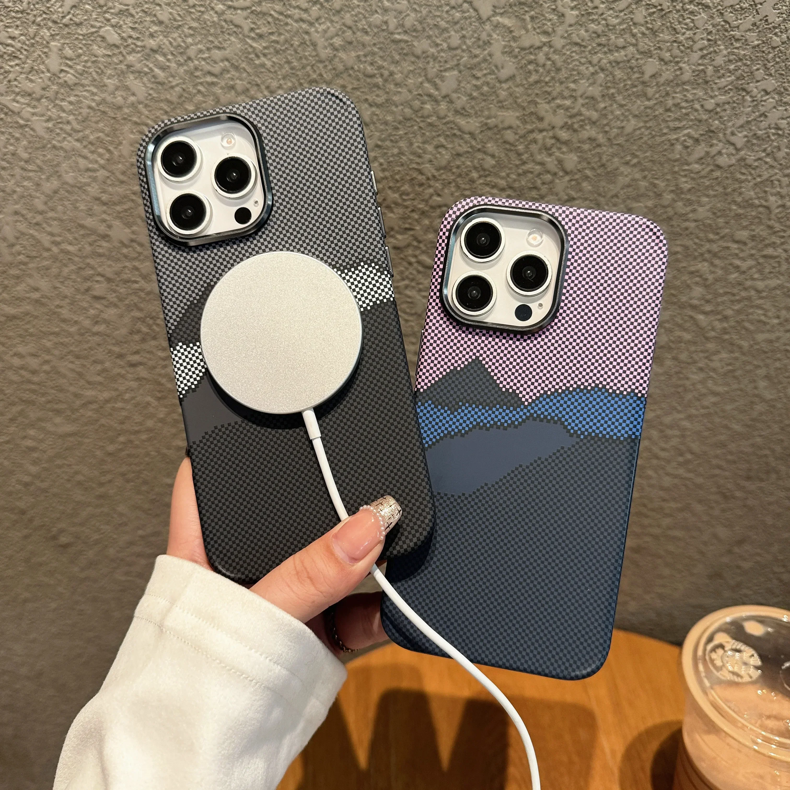 Обновленный магнитный чехол из углеродного волокна для iPhone 16, 15, 13, 14, 12, 11 Pro Max Plus для Magsafe, жесткий чехол для ПК с беспроводной зарядкой
Обновленный магнитный чехол из углеродного волокна для iPhone 16, 15, 13, 14, 12, 11 Pro Max Plus для Magsafe, жесткий чехол для ПК с беспроводной зарядкой