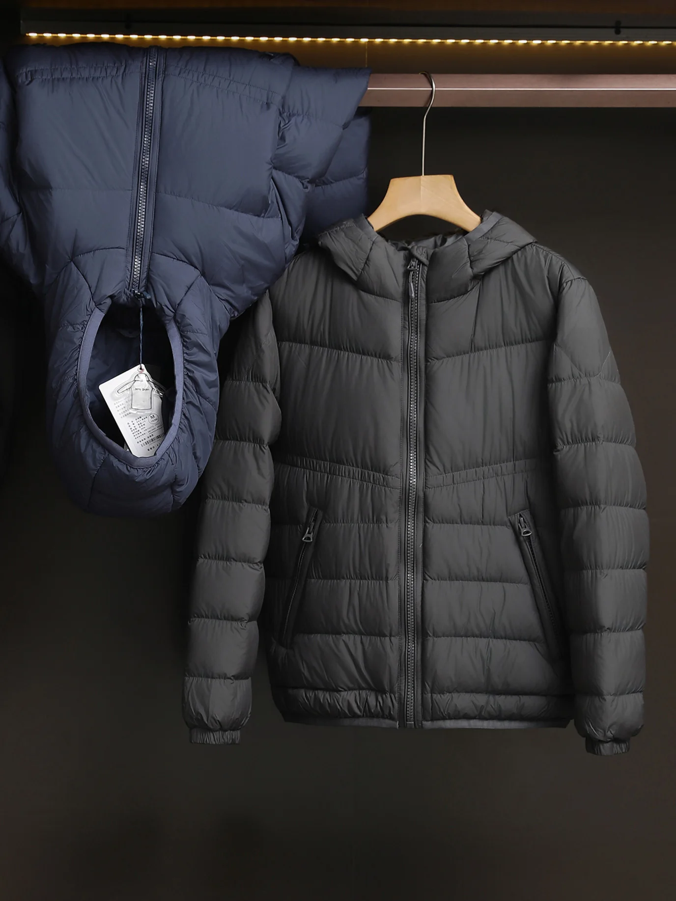 Новая мужская пуховая куртка-жилет 2025 года: спортивная, повседневная, с наполнителем 90% пуха, легкая, ветрозащитная, теплая, универсальная, с капюшоном, уютная, из полиэфирного волокна, на молнии.
Новая мужская пуховая куртка-жилет 2025 года: спортивная, повседневная, с наполнителем 90% пуха, легкая, ветрозащитная, теплая, универсальная, с капюшоном, уютная, из полиэфирного волокна, на молнии.