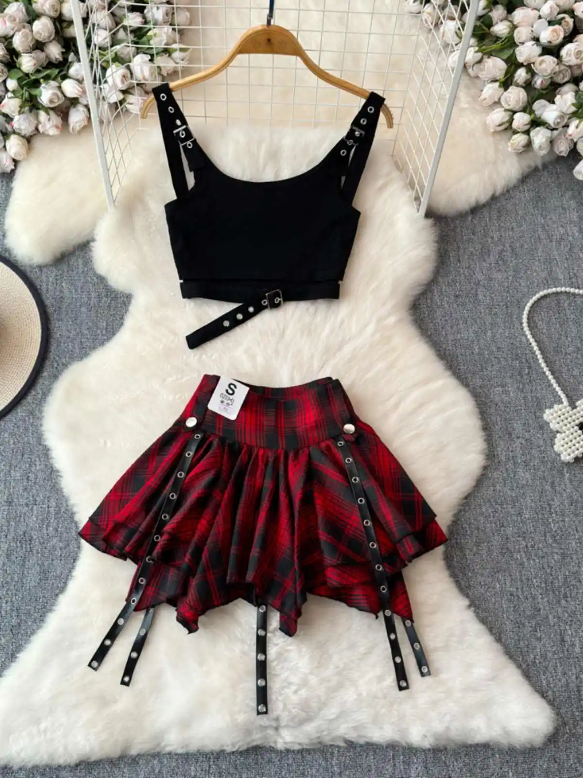 Women's Two Piece Sets 90s Vintage Sleeveless Crop Top with Skirt Vintage Y2k Mini Plaid Skirt Sets Outfits Emo 2000s Clothes
Women's Two Piece Sets 90s Vintage Sleeveless Crop Top with Skirt Vintage Y2k Mini Plaid Skirt Sets Outfits Emo 2000s Clothes
