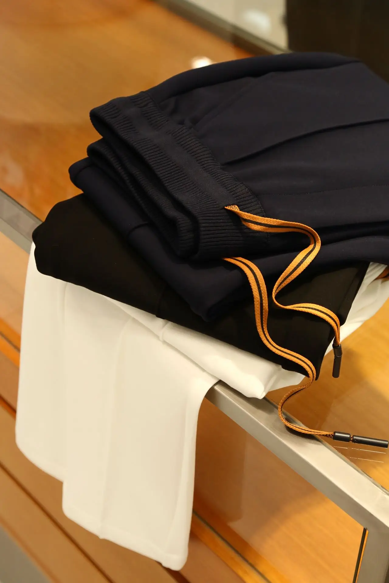 Высококачественные дышащие хлопковые трикотажные спортивные повседневные мужские брюки прямого кроя: модная городская коллекция весна-лето
Высококачественные дышащие хлопковые трикотажные спортивные повседневные мужские брюки прямого кроя: модная городская коллекция весна-лето