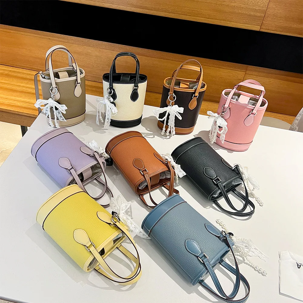 Genuine Leather Women's Retro Mini Cellphone Bag 2025 New Fashionable Crossbody Bucket Bag Purse Travel Small Bag for Girl 
Genuine Leather Women's Retro Mini Cellphone Bag 2025 New Fashionable Crossbody Bucket Bag Purse Travel Small Bag for Girl