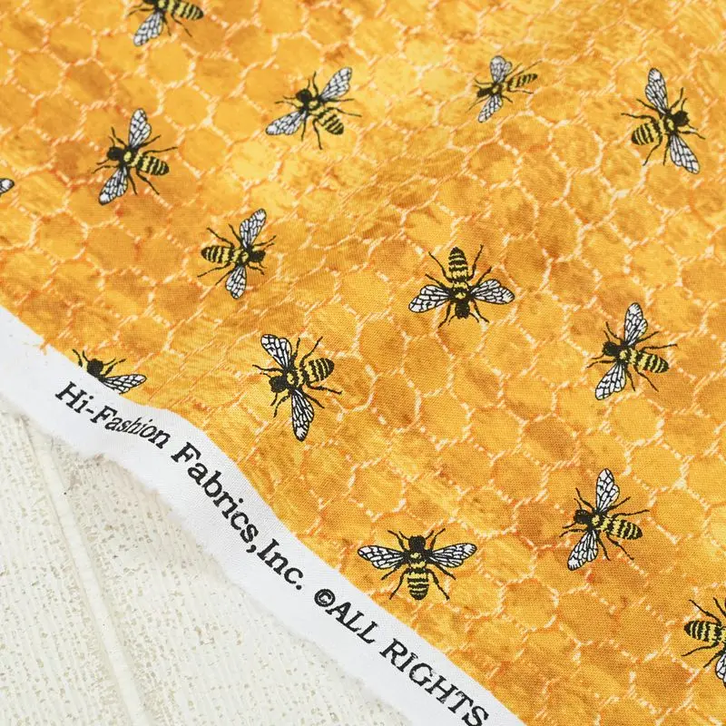 Half Meter plain weave cotton fabrics Nordic style little bee cotton printing fabrics handmade DIY bags clothing fabrics
Half Meter plain weave cotton fabrics Nordic style little bee cotton printing fabrics handmade DIY bags clothing fabrics