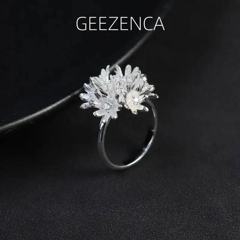 GEEZENCA стерлингового серебра 925 пробы 5А циркон цветок кольцо изменяемого размера для женщин василек романтический дизайнер шикарные кольца роскошные ювелирные изделия
GEEZENCA стерлингового серебра 925 пробы 5А циркон цветок кольцо изменяемого размера для женщин василек романтический дизайнер шикарные кольца роскошные ювелирные изделия