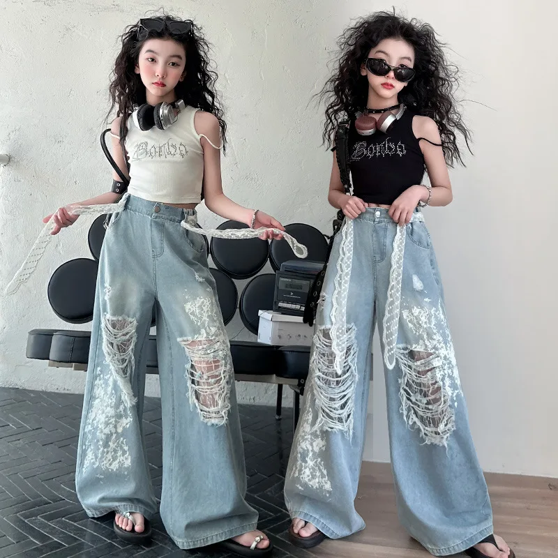 2025 Summer New Women's Hole Lace Wide-Leg Denim Pants, Fashionable Design, Two-Piece Set with White and Black Tops.
2025 Summer New Women's Hole Lace Wide-Leg Denim Pants, Fashionable Design, Two-Piece Set with White and Black Tops.