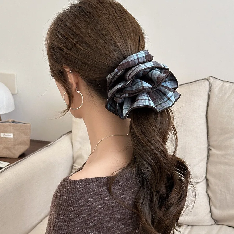 Premium Scrunchie Korean Sweet Girl Soft Velvet Hair Rope for Low Bun Ponytail Classic Elegant Daily Use
Premium Scrunchie Korean Sweet Girl Soft Velvet Hair Rope for Low Bun Ponytail Classic Elegant Daily Use