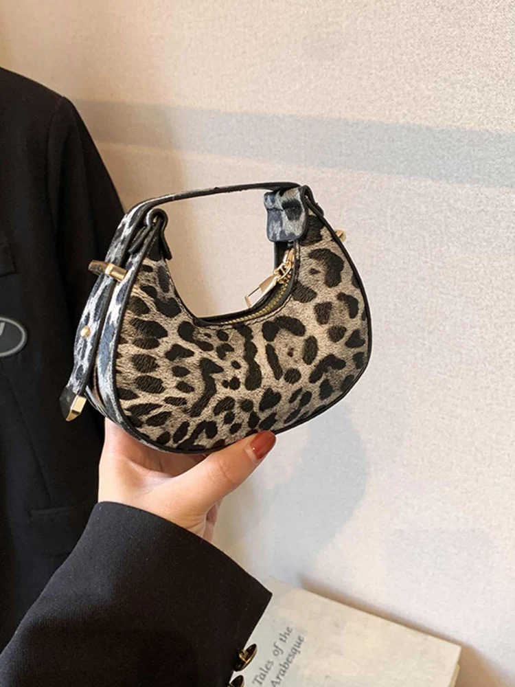 Mini Leopard Print Bag For Women 2025 Autumn Winter New Fashion Versatile Handbag Color Blocking Splicing Children's Wallet
Mini Leopard Print Bag For Women 2025 Autumn Winter New Fashion Versatile Handbag Color Blocking Splicing Children's Wallet