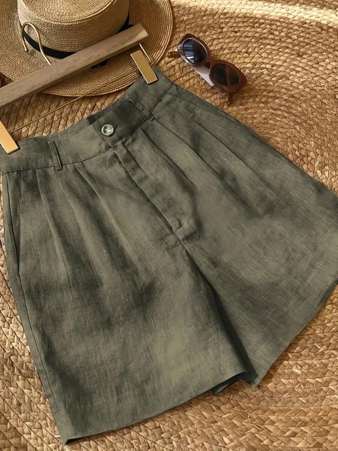 Women's Casual Solid Color Loose Button Shorts, Versatile For Daily Wear Summer
Women's Casual Solid Color Loose Button Shorts, Versatile For Daily Wear Summer