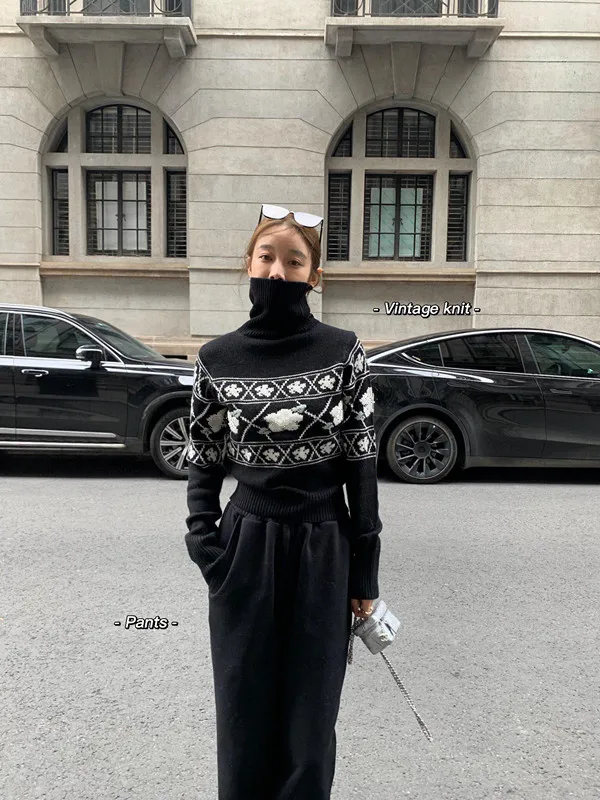 2025 Women's Retro High-Neck Knit Sweater – 90s-Inspired Slimming Pullover with Floral, Penguin & Stripe Print
2025 Women's Retro High-Neck Knit Sweater – 90s-Inspired Slimming Pullover with Floral, Penguin & Stripe Print