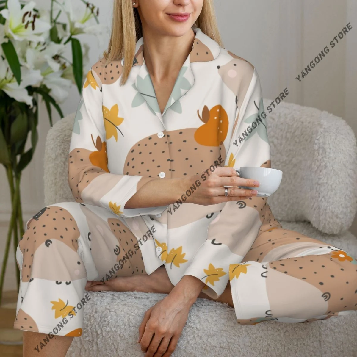 Скандинавские женские пижамы Hedgehogs Ann Mushrooms, одежда для дома, одежда для сна из двух предметов, длинный пижамный комплект на пуговицах с длинными рукавами
Скандинавские женские пижамы Hedgehogs Ann Mushrooms, одежда для дома, одежда для сна из двух предметов, длинный пижамный комплект на пуговицах с длинными рукавами