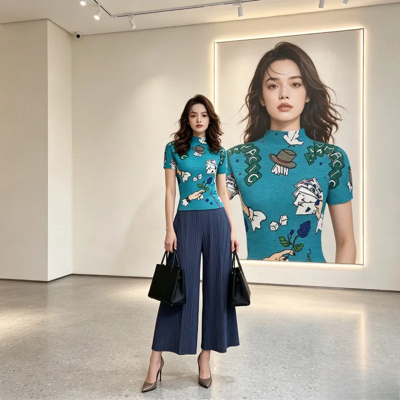 Miyake Pleated Original 2026 Pleated Fun Print T-Shirt Fashion Casual Magic Element Half High Neck Slim Fit Short Sleeve Top
Miyake Pleated Original 2026 Pleated Fun Print T-Shirt Fashion Casual Magic Element Half High Neck Slim Fit Short Sleeve Top